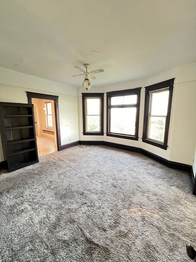 Foto del edificio - 910 N 22nd Ave W