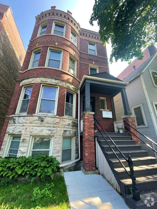 Building Photo - 2317 W Roscoe St