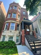 Building Photo - 2317 W Roscoe St