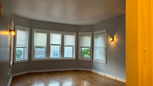 Foto del edificio - 8046 S Maryland Ave