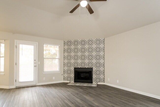 Building Photo - 407 Clarks Way