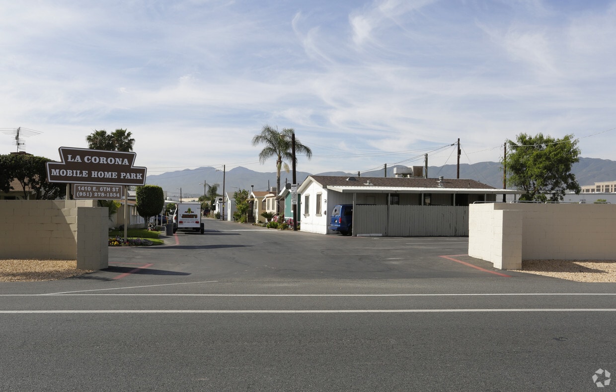 La Corona Mobile Home Park Apartments in Corona, CA