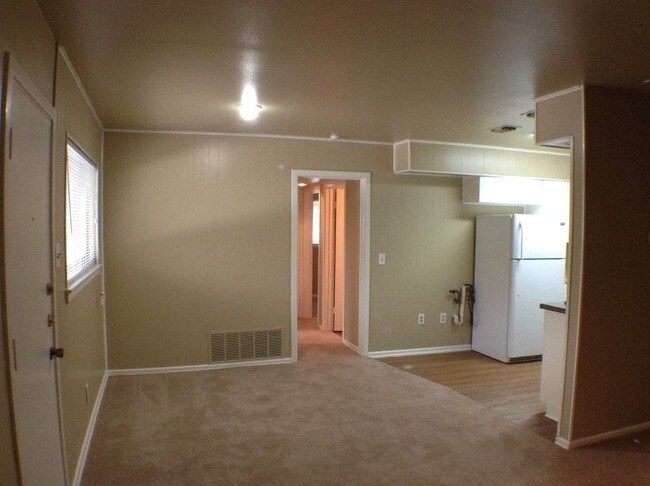 Building Photo - 217 W Silver Sands Dr