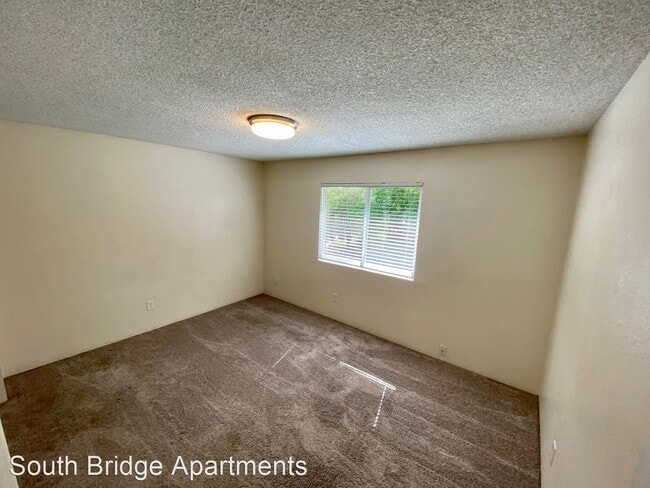 Building Photo - 210 SW Rogue River Ave