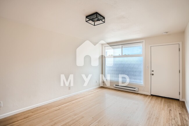 Building Photo - 1560 Jackson St Apt 2