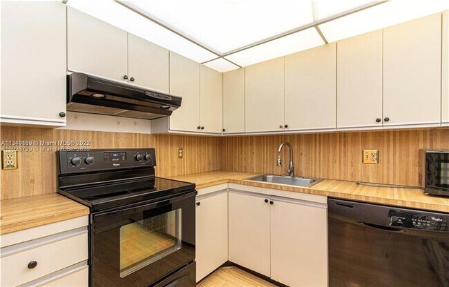 Foto del edificio - 2500 Parkview Dr