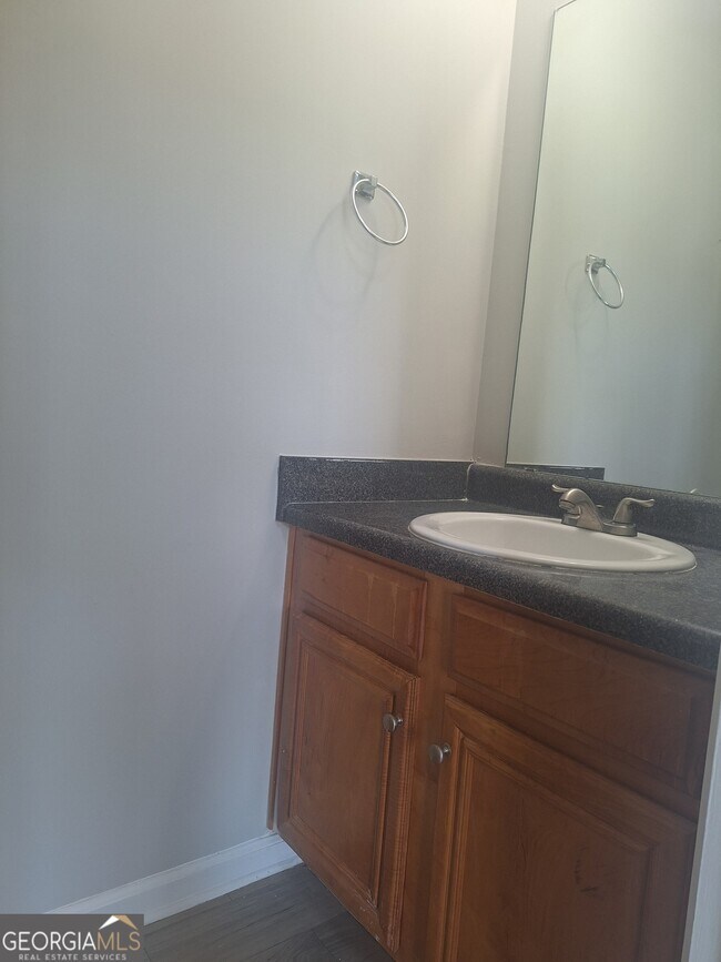 Foto del edificio - 5646 One Lake Way