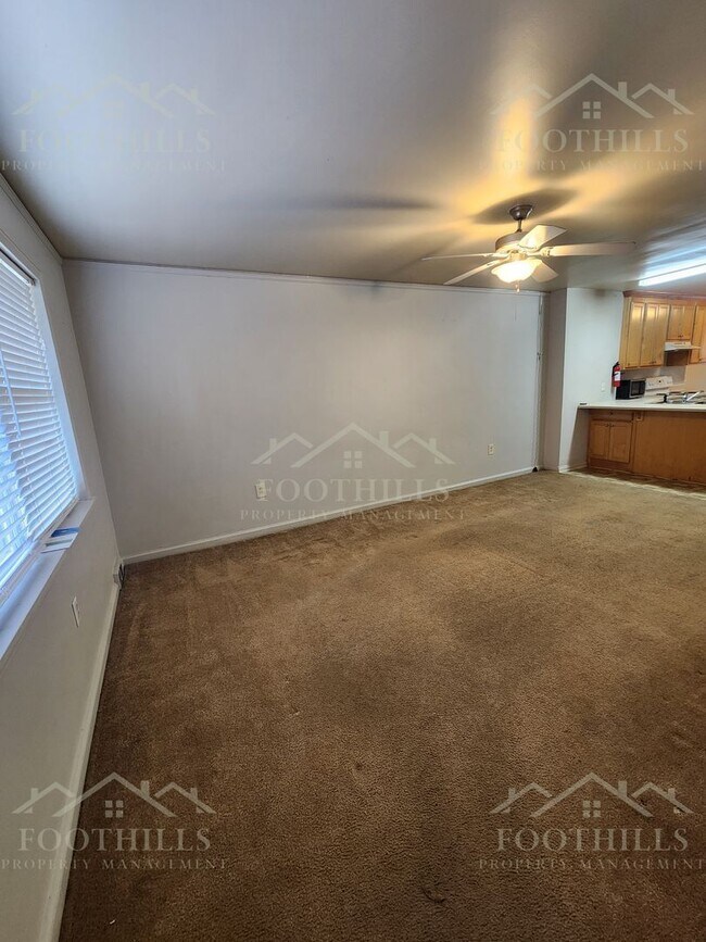 Foto del edificio - 2712 Cedar Ln