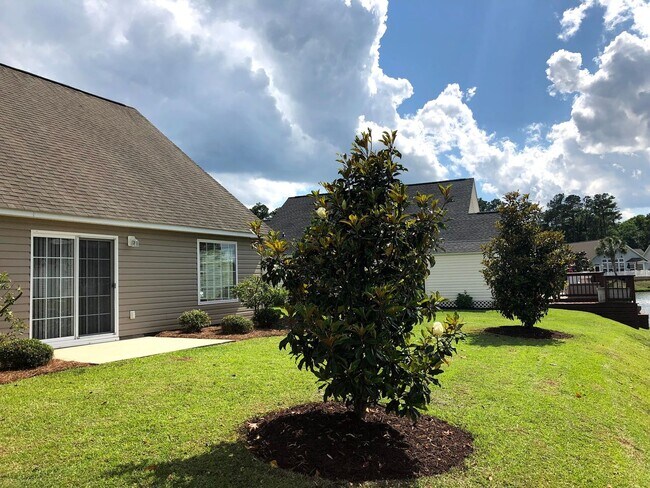 Foto del edificio - 3 bed 2.5 bath Spacious Home in Azalea Lakes