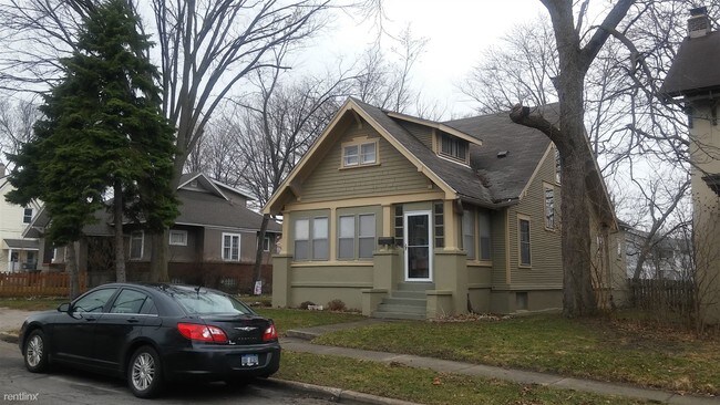 Building Photo - 2339 Greenfield Ave SW