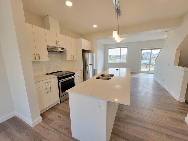 Photo du bâtiment - Beautiful 3 bedroom, 2.5 bathroom townhous...