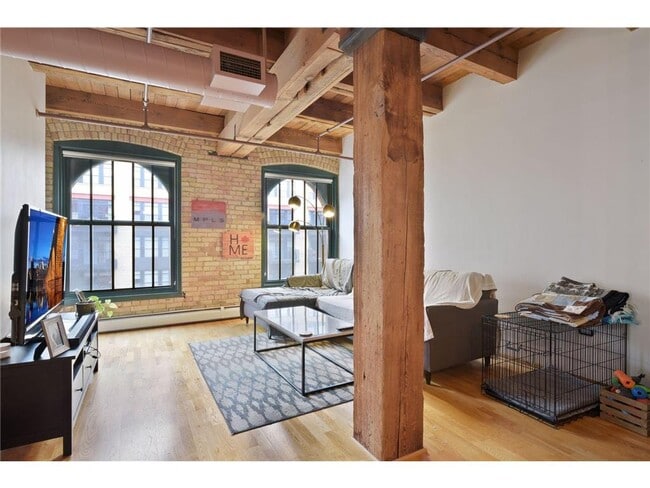 Building Photo - 400 N 1st St