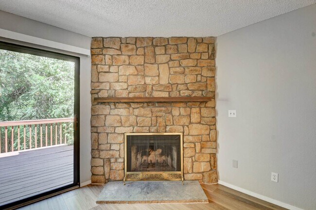 Building Photo - $2,025 - 2 Bed, 2.5 Bath Unit in Lakewood with In-Unit Laundry!