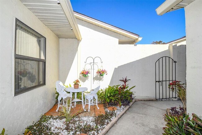 Foto del edificio - 2225 Cypress Ct