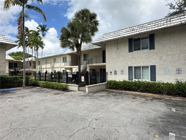 Building Photo - 8617 SW 68th Ct