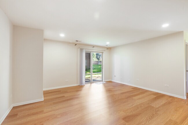 Foto del edificio - 611 W Central Rd