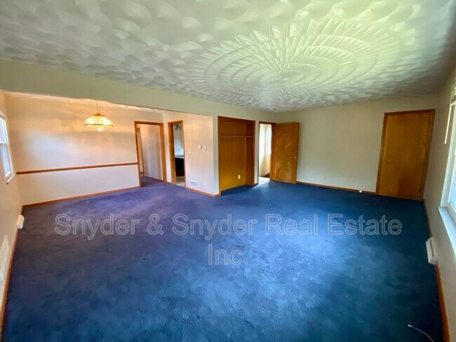 Foto del edificio - 1857-1859-1859 Cromwell Dr