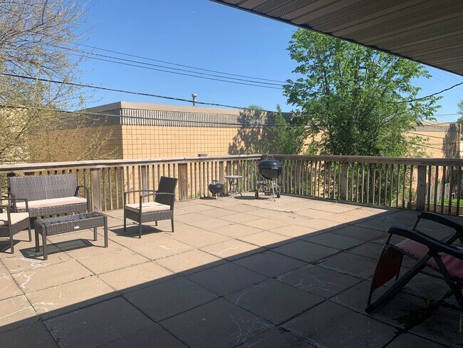 Foto del edificio - 2237 Hampshire Ave S