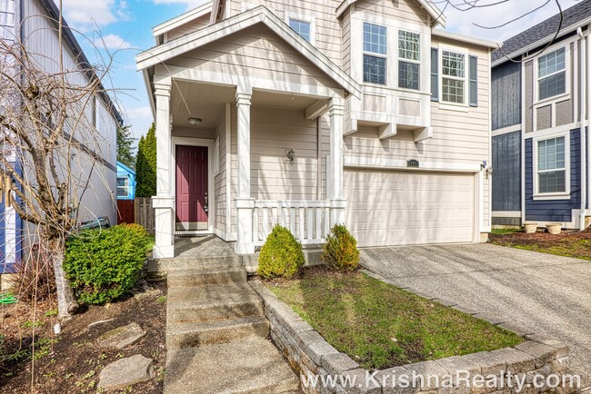 Building Photo - Spectacular 3 BD* 2.5 BA* Single Faimly Ho...