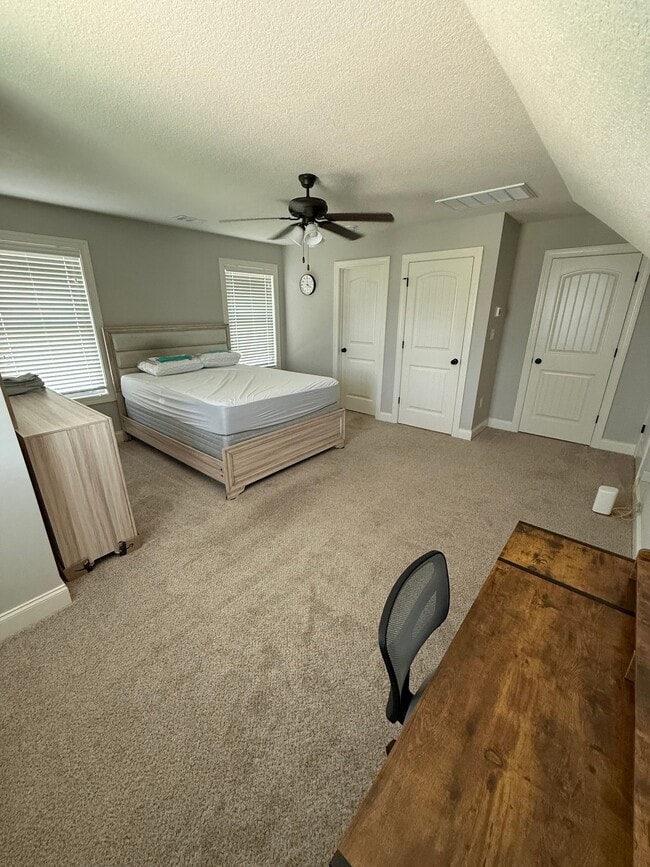 Building Photo - 136 Silverside Dr