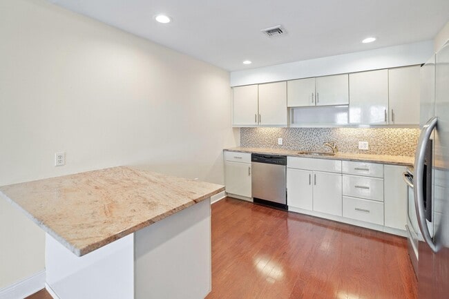 Foto del edificio - 101 Shearwater Ct E