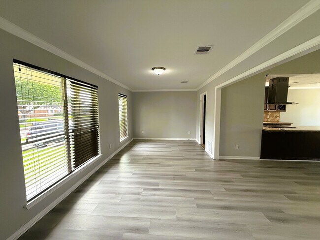 Foto del edificio - 8814 Stroud Dr