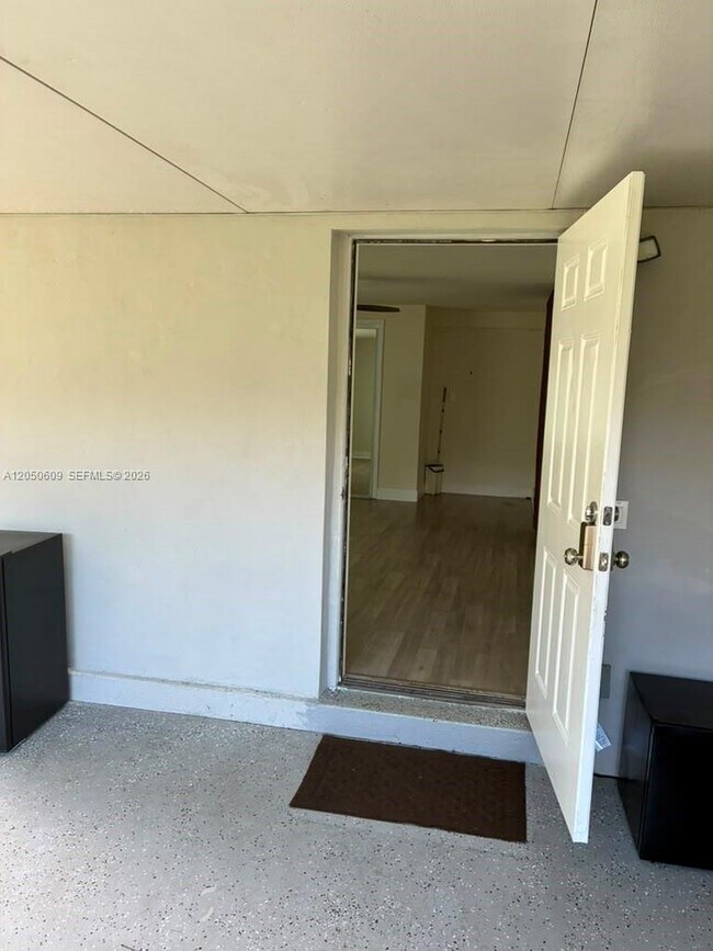 Foto del edificio - 3700 NE 13th Terrace