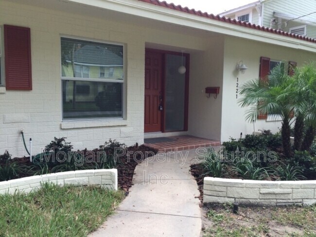 Building Photo - 1221 Edwards Ln