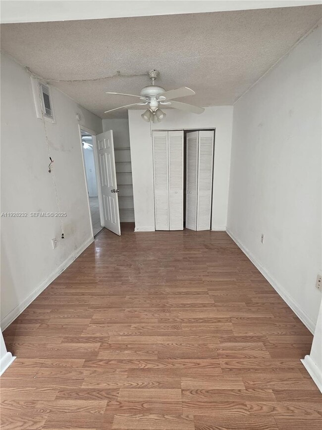 Foto del edificio - 2000 Biarritz Dr