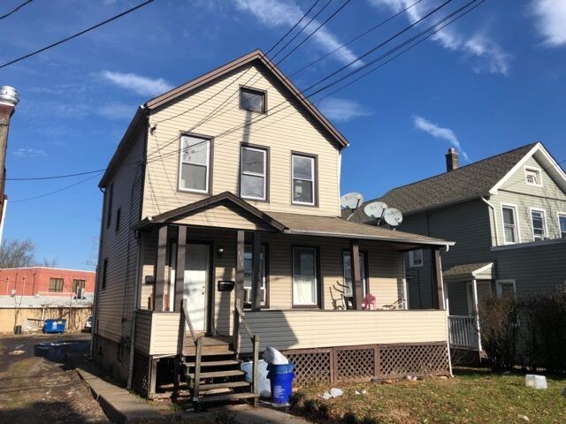 Primary Photo - 135 Main St