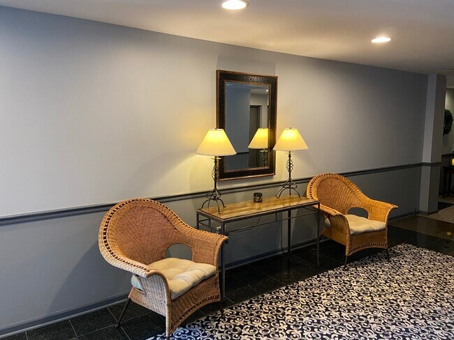 Foto del edificio - 111 N Wheaton Ave