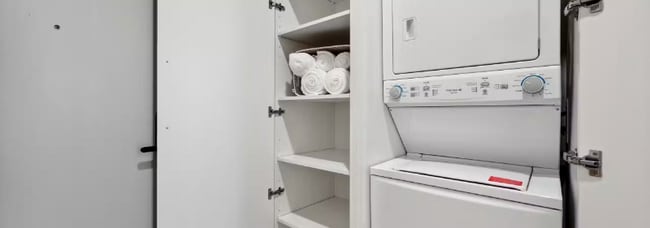 Building Photo - 814 N Wells St