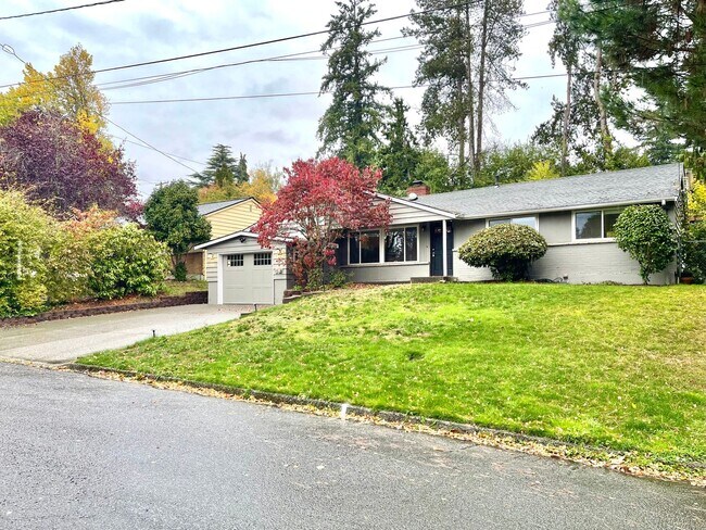Building Photo - Lake Hills Gem For Rent