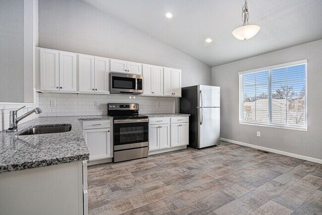 Foto del edificio - 604 Twin Hills Dr