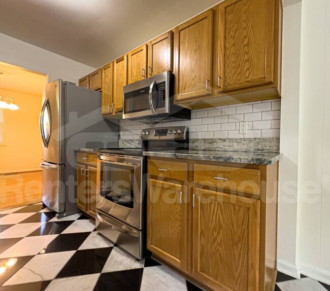 Building Photo - 250 Gold Kettle Dr