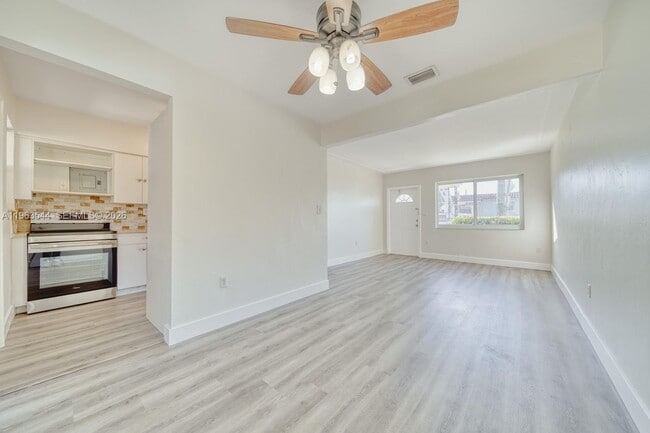 Foto del edificio - 2798 SW 32nd Ave