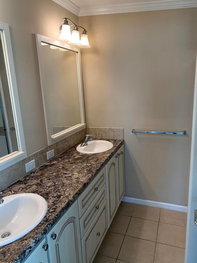 Building Photo - 28511 Channel View Dr