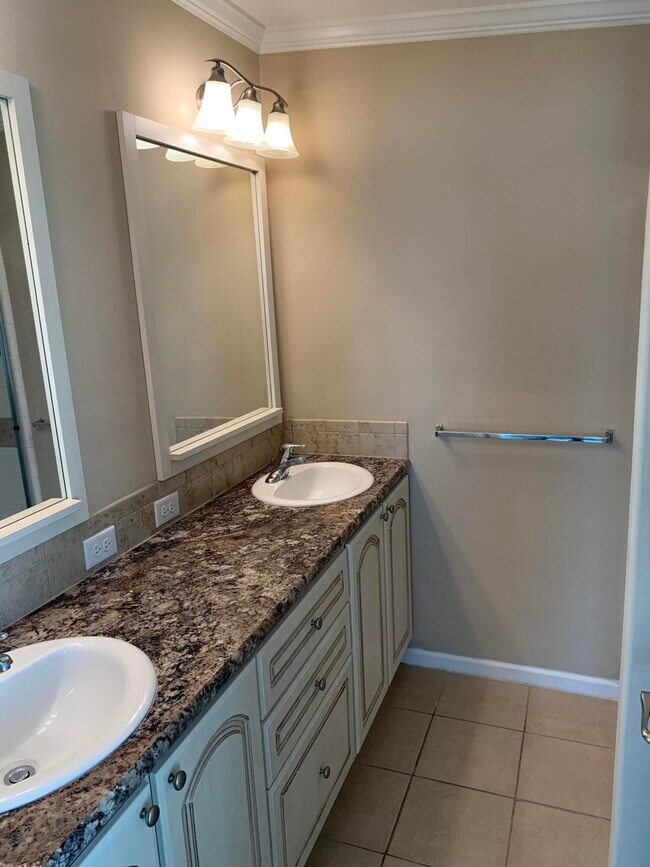 Foto del edificio - 28511 Channel View Dr