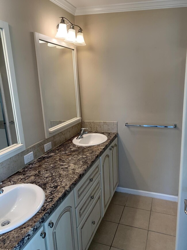 Building Photo - 28549 Channel View Dr