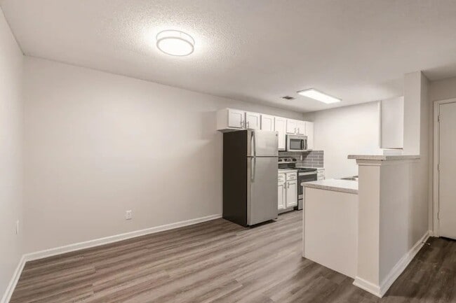 Building Photo - The Pointe at Westland