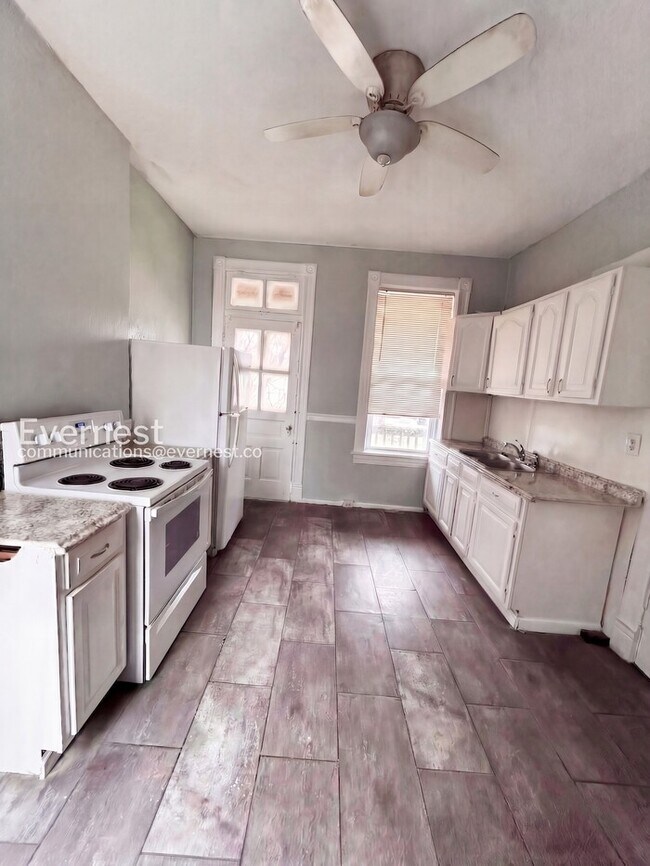 Foto del edificio - 2 Bed/1 Bath Unit 2F in St. Louis / Vouchers Accepted / Available Now!