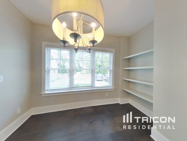 Foto del edificio - 1234 Hillwood Private Cove