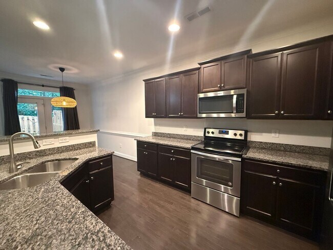 Building Photo - 1123 Augustine Heights Dr