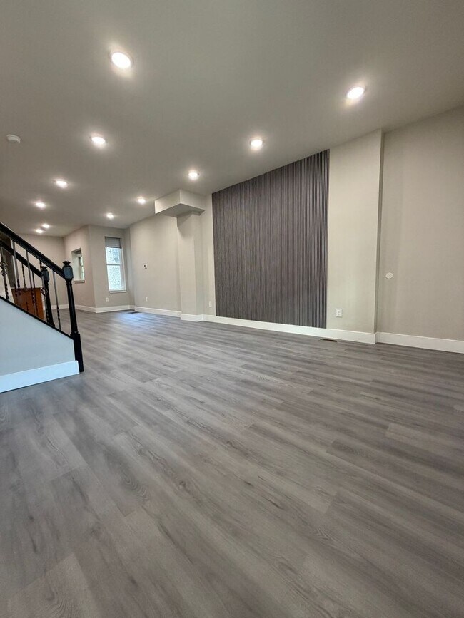 Foto del edificio - ??? NEWLY RENOVATED 3 BEDROOMS & 2.5 BATH HOUSE LOCATED IN HADDINGTON