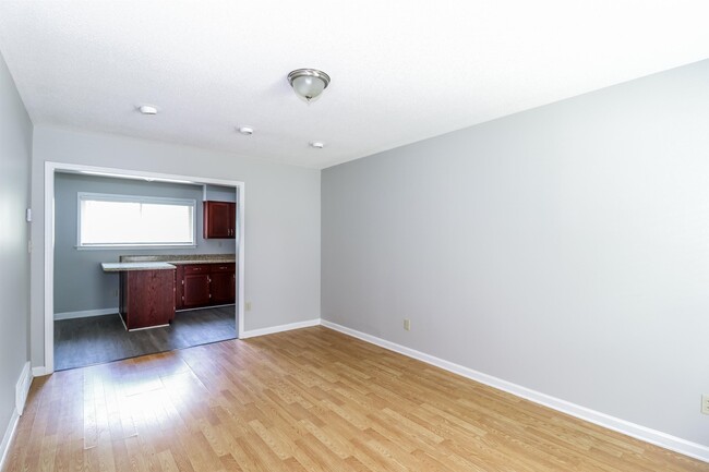 Building Photo - 5352 Patrick Henry Dr