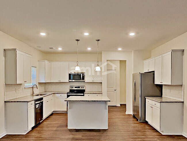 Foto del edificio - 561 Camp dr