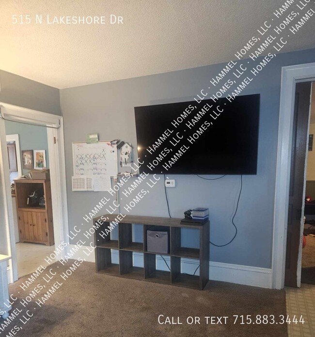 Building Photo - 515 N Lakeshore Dr