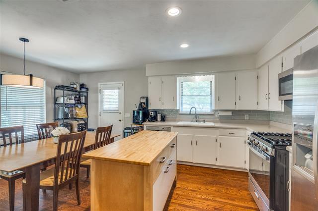 Foto del edificio - 9222 Livenshire Dr