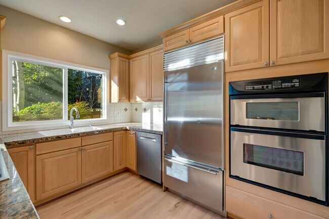 Foto del edificio - 6215 101st Ct NE