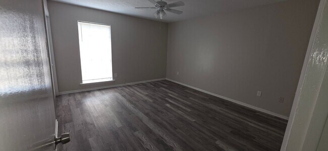 Foto del edificio - 650 Central Ave